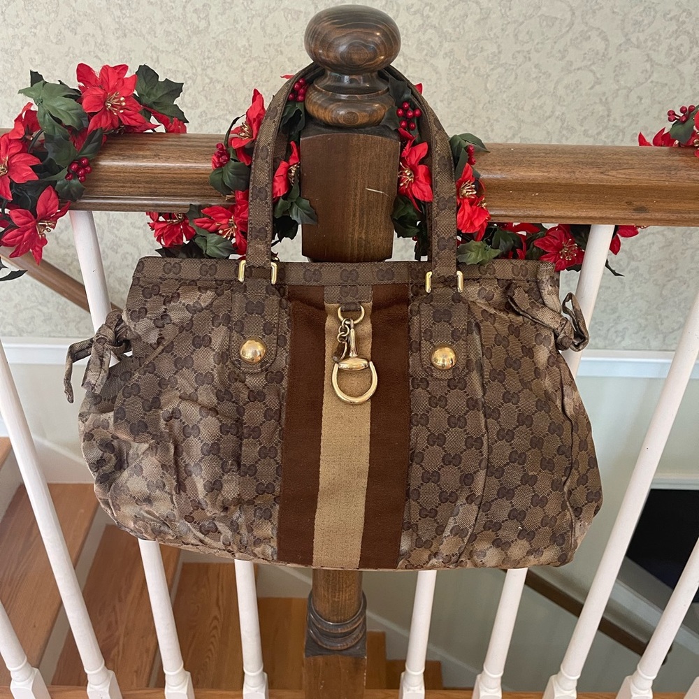 AUTHENTIC Gucci Purse